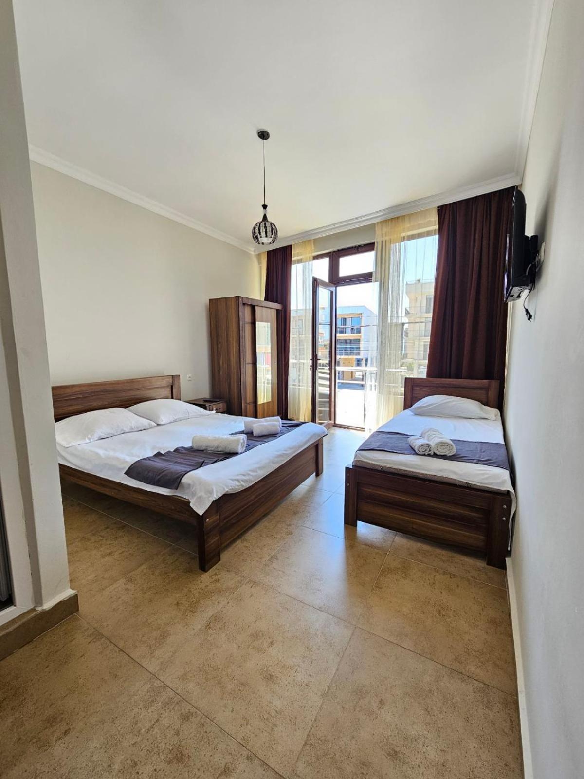 Guest House Gio Kobuleti Bagian luar foto
