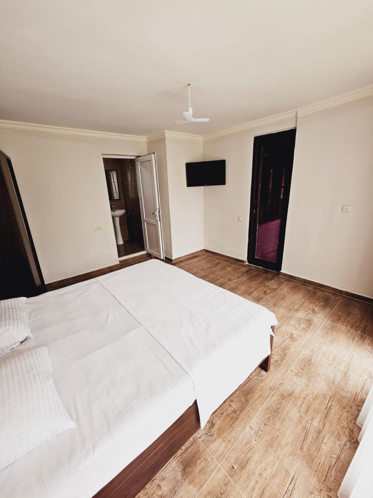 Guest House Gio Kobuleti Bagian luar foto